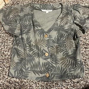 size medium fits alittle more on the small side.
